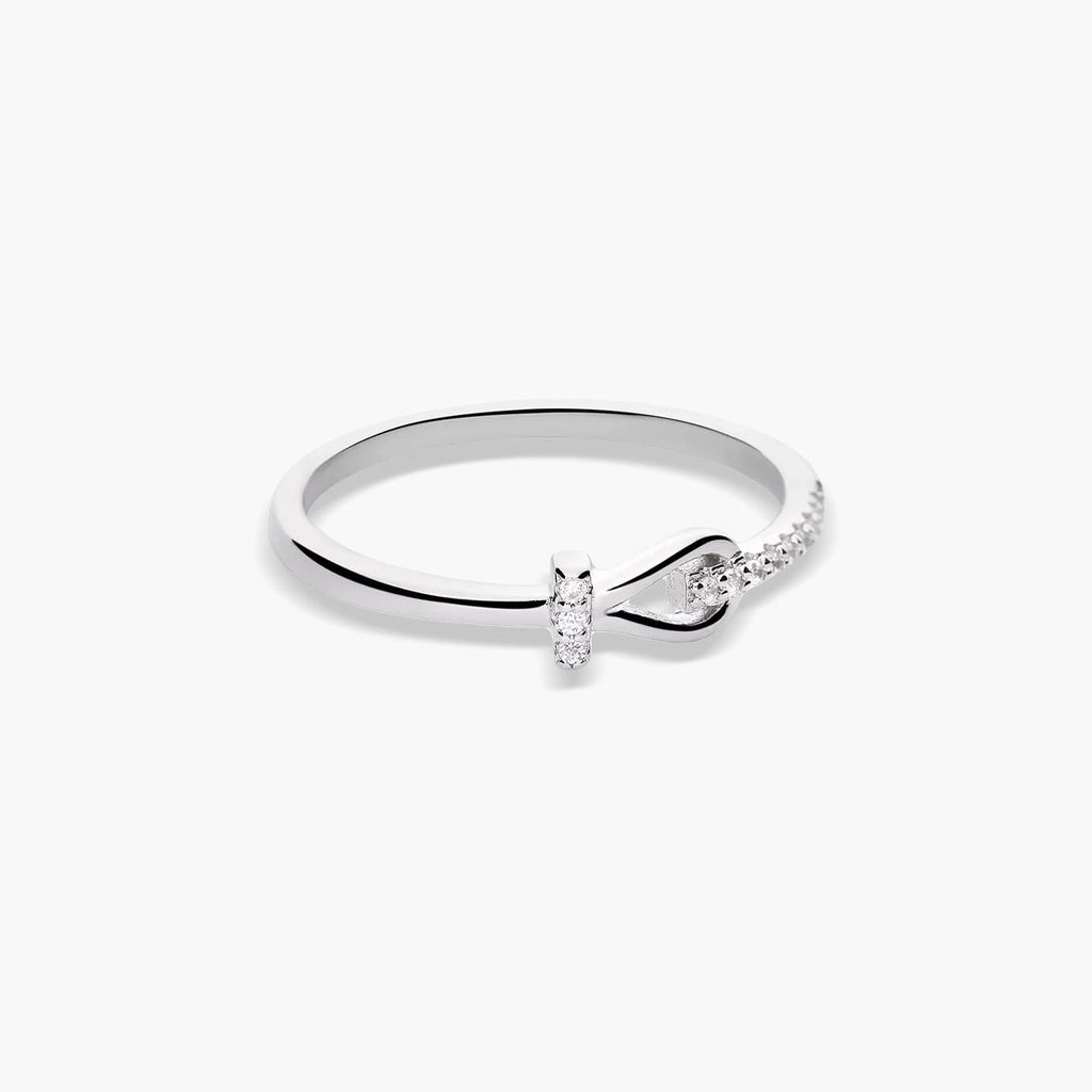 Anillo Plateado Con Amarre