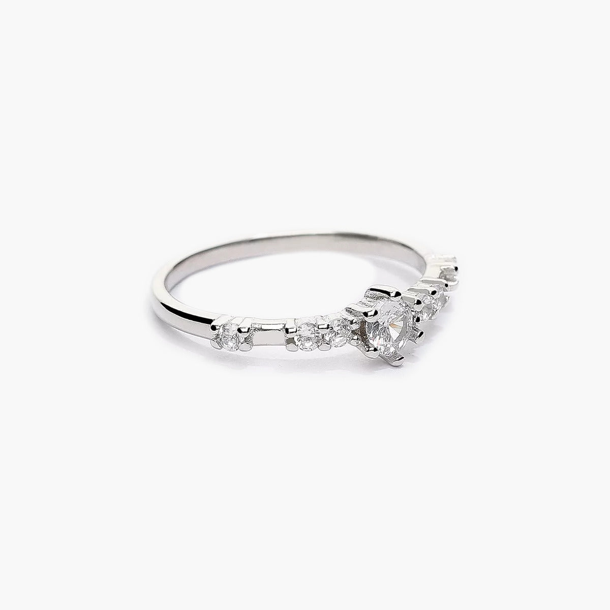 Elegante Anillo con Piedras