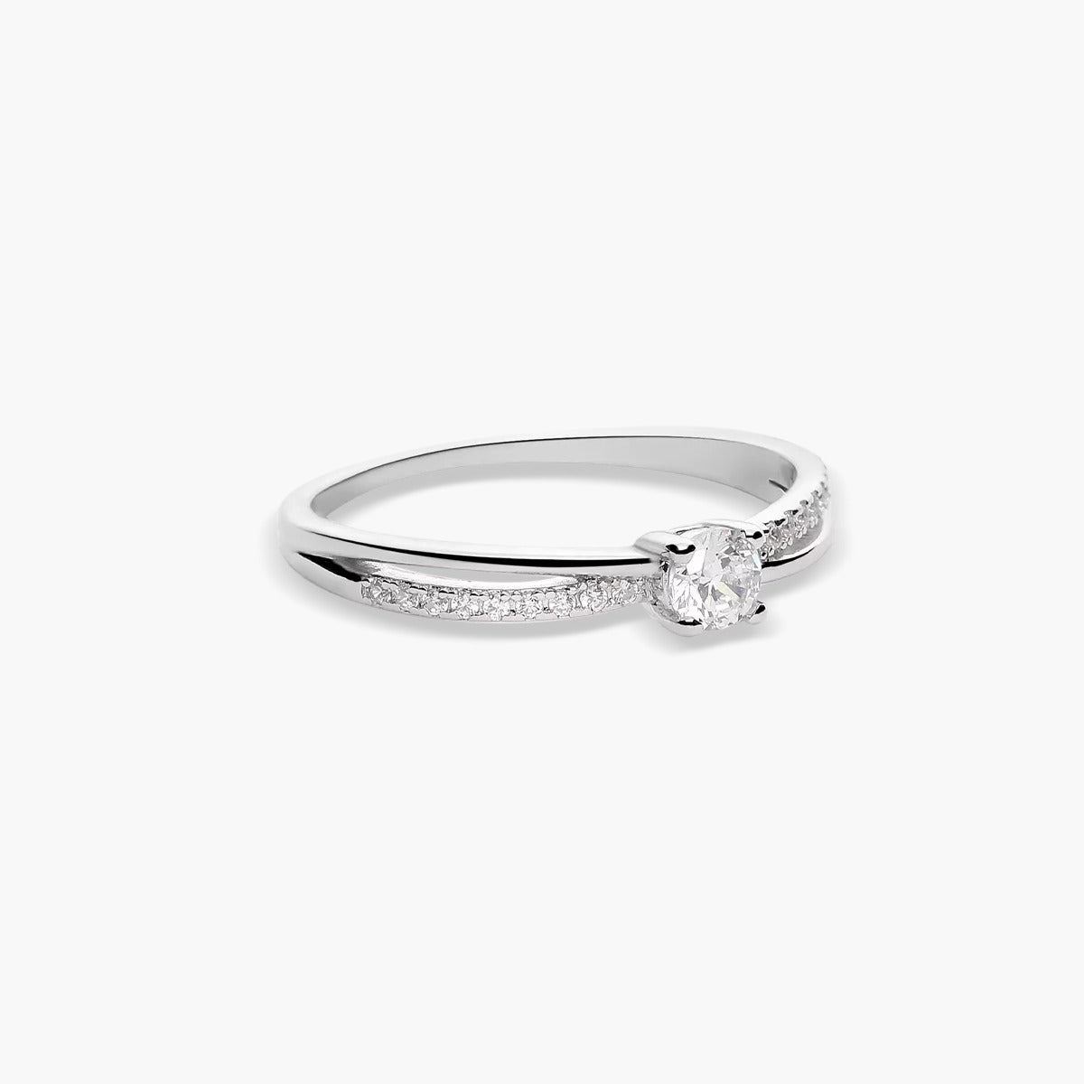 Anillo con Piedra Elegante