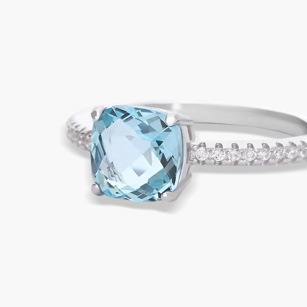 Elegante Anillo con Piedra Azul