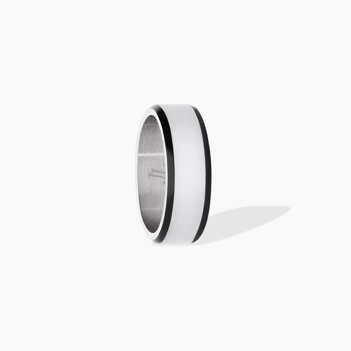 Anillo de Acero Elegante y Resistente