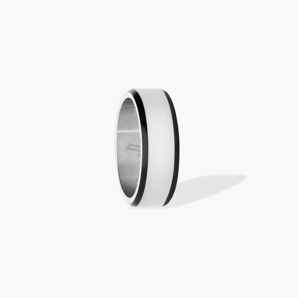 Anillo de Acero Elegante y Resistente