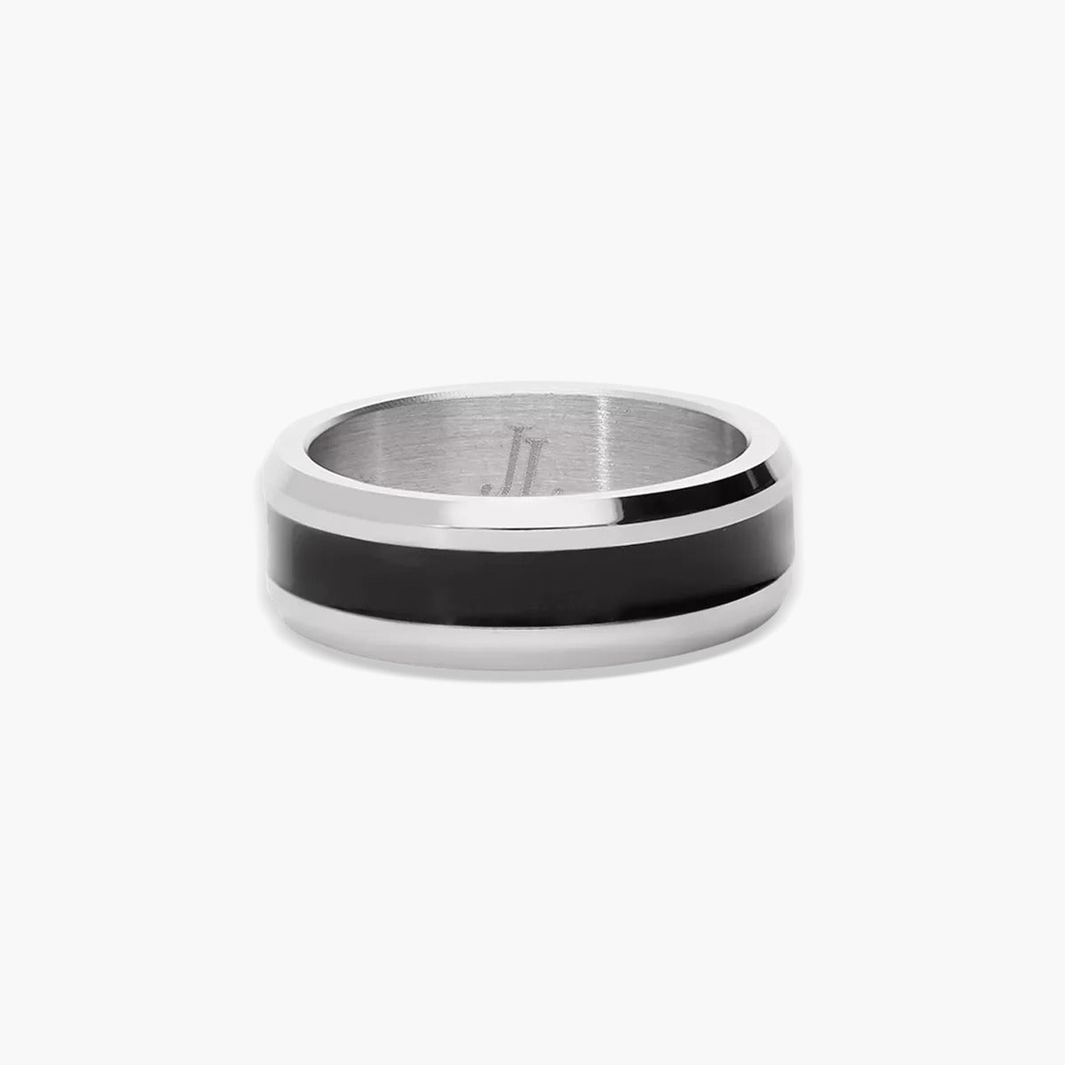 Anillo de acero elegante y resistente
