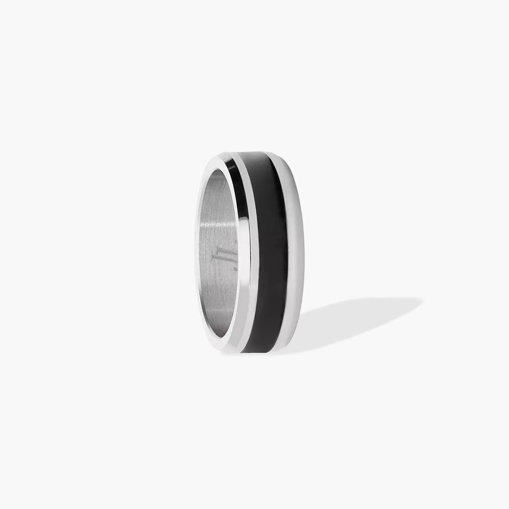 Anillo de acero elegante y resistente